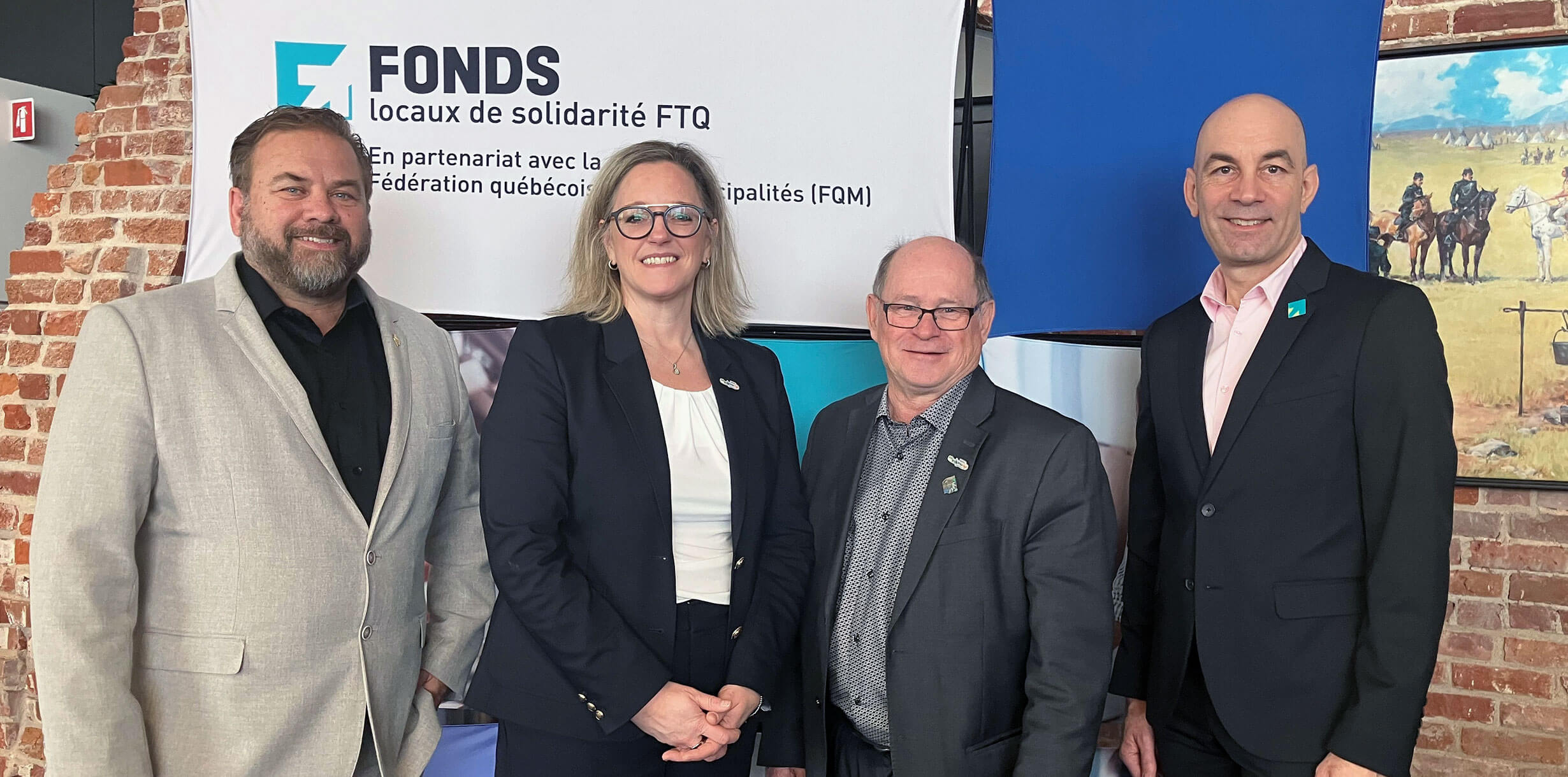 Jacques Demers, président de la FQM, Pascale Plante, directrice générale et greffière-trésorière de la MRC de Maskinongé, Réjean Carle, préfet de la MRC de Maskinongé et Éric Desaulniers, directeur général des Fonds locaux de solidarité FTQ